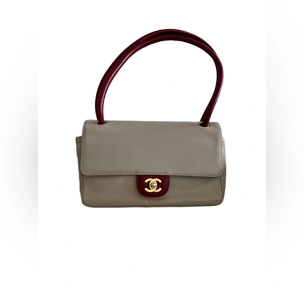 CHANEL Perforated Flap Bag Beige/Red 6 Series - Picture 1 of 17